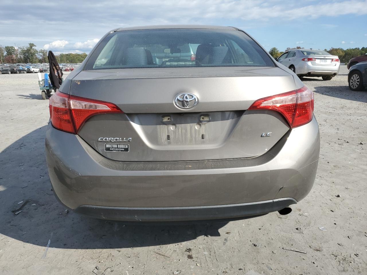 2018 Toyota Corolla L VIN: 5YFBURHEXJP772112 Lot: 76061084