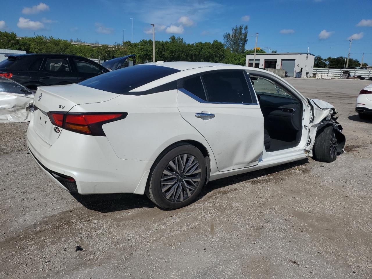 2024 Nissan Altima - Image 3
