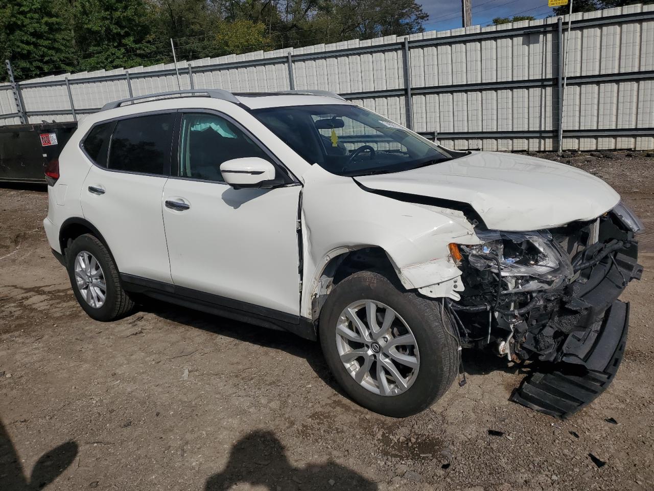 2017 Nissan Rogue - Image 4