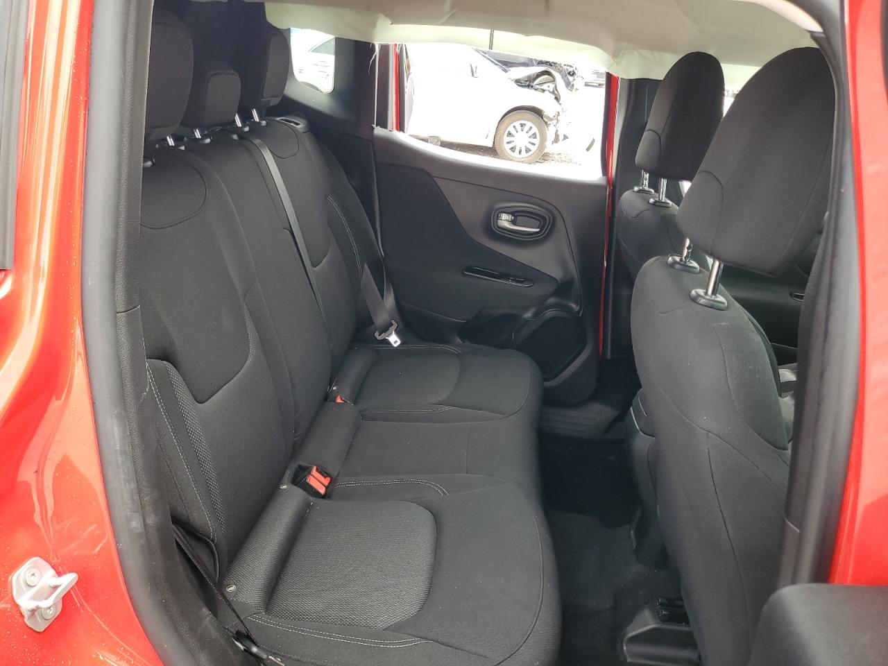 2020 Jeep Renegade - Image 11