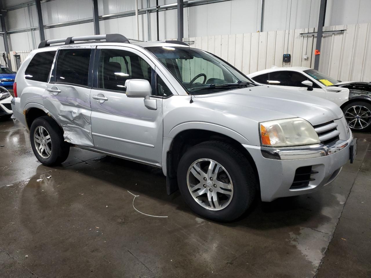 2004 Mitsubishi Endeavor - Image 4