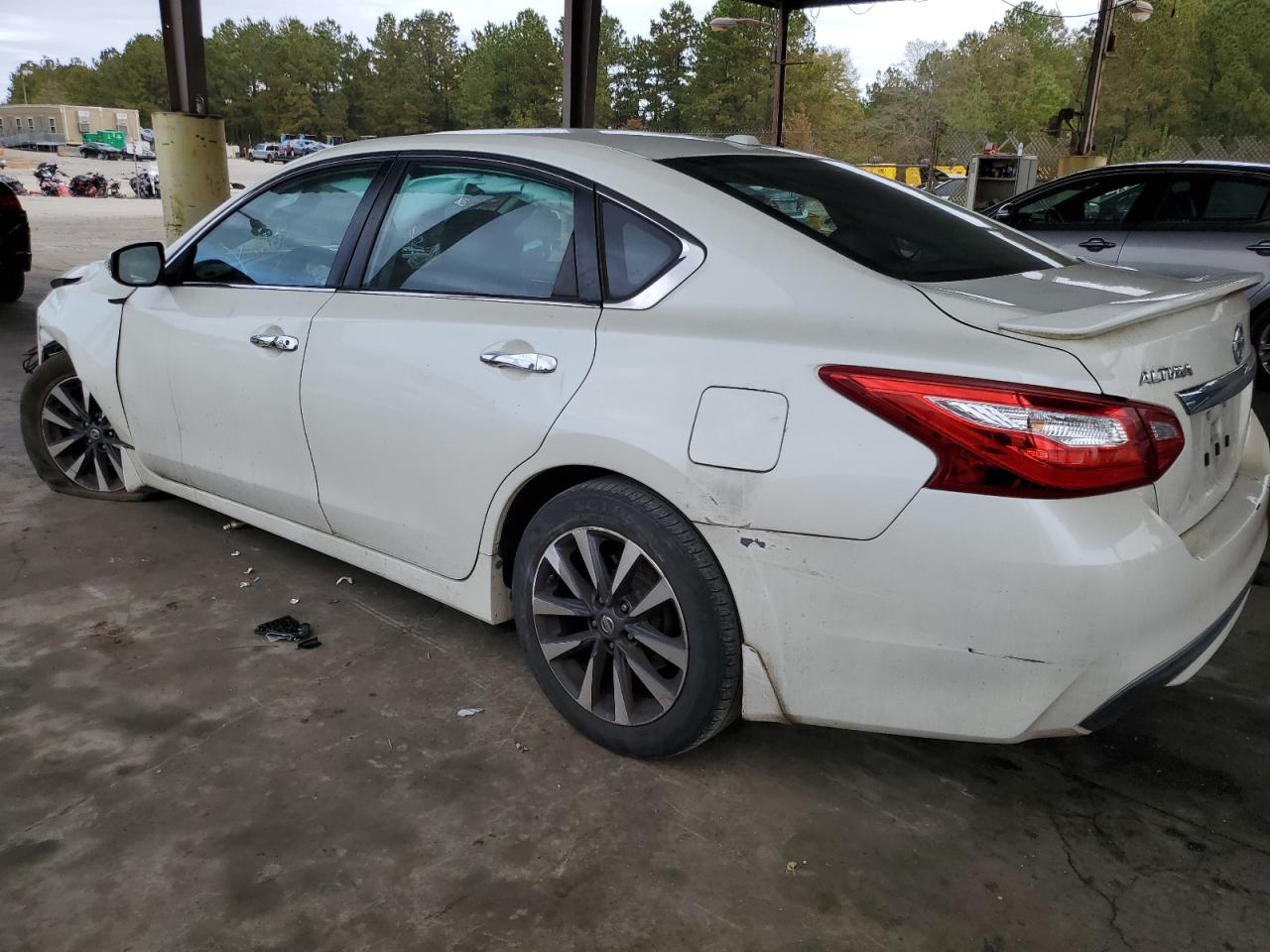 2016 Nissan Altima - Image 2