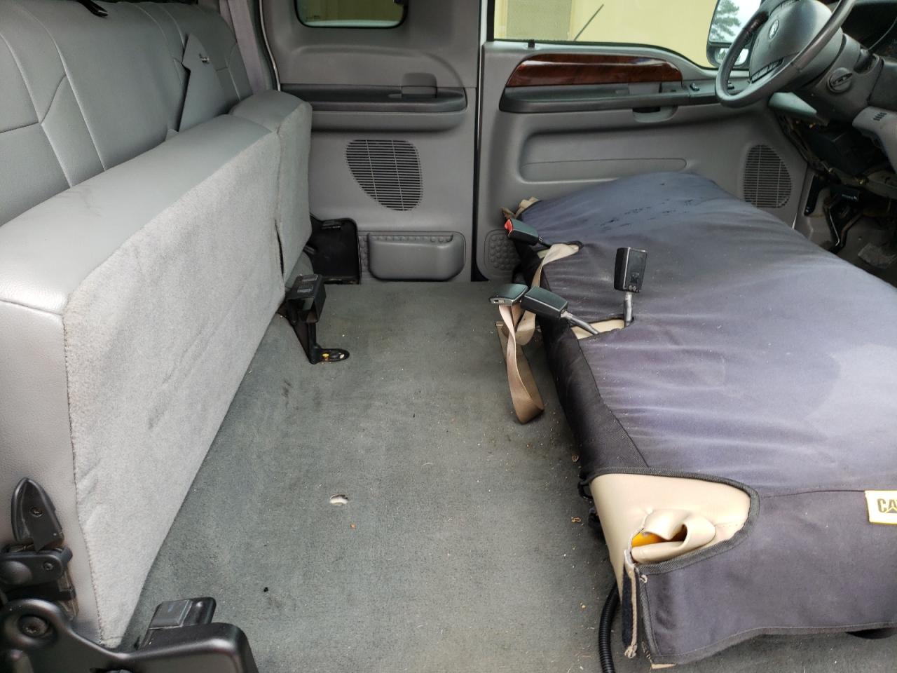 2004 Ford F250 - Image 10