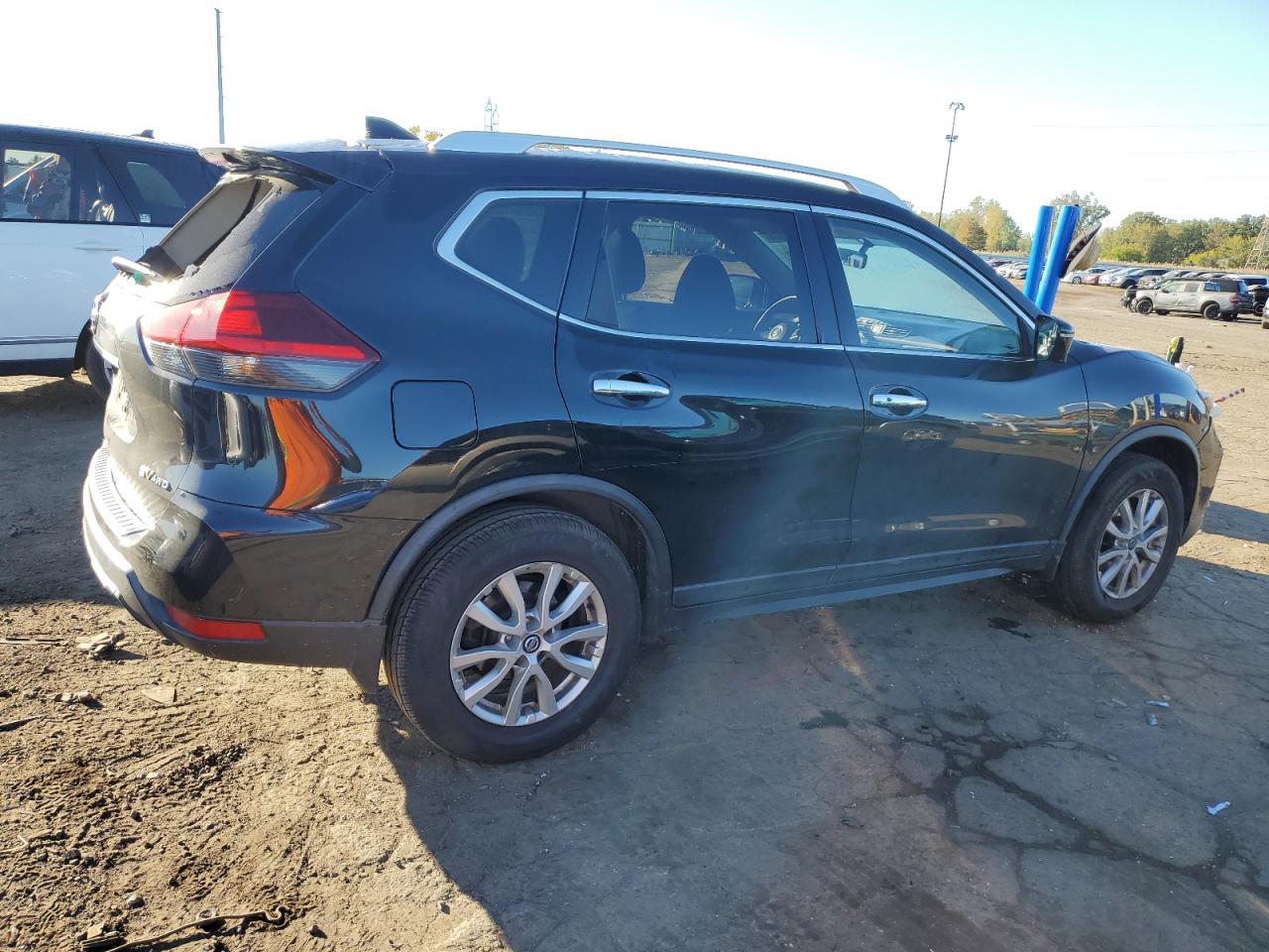 2018 Nissan Rogue - Image 3