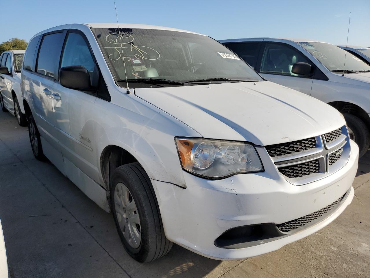 VIN 2C4RDGBGXHR768052 2017 DODGE CARAVAN no.4