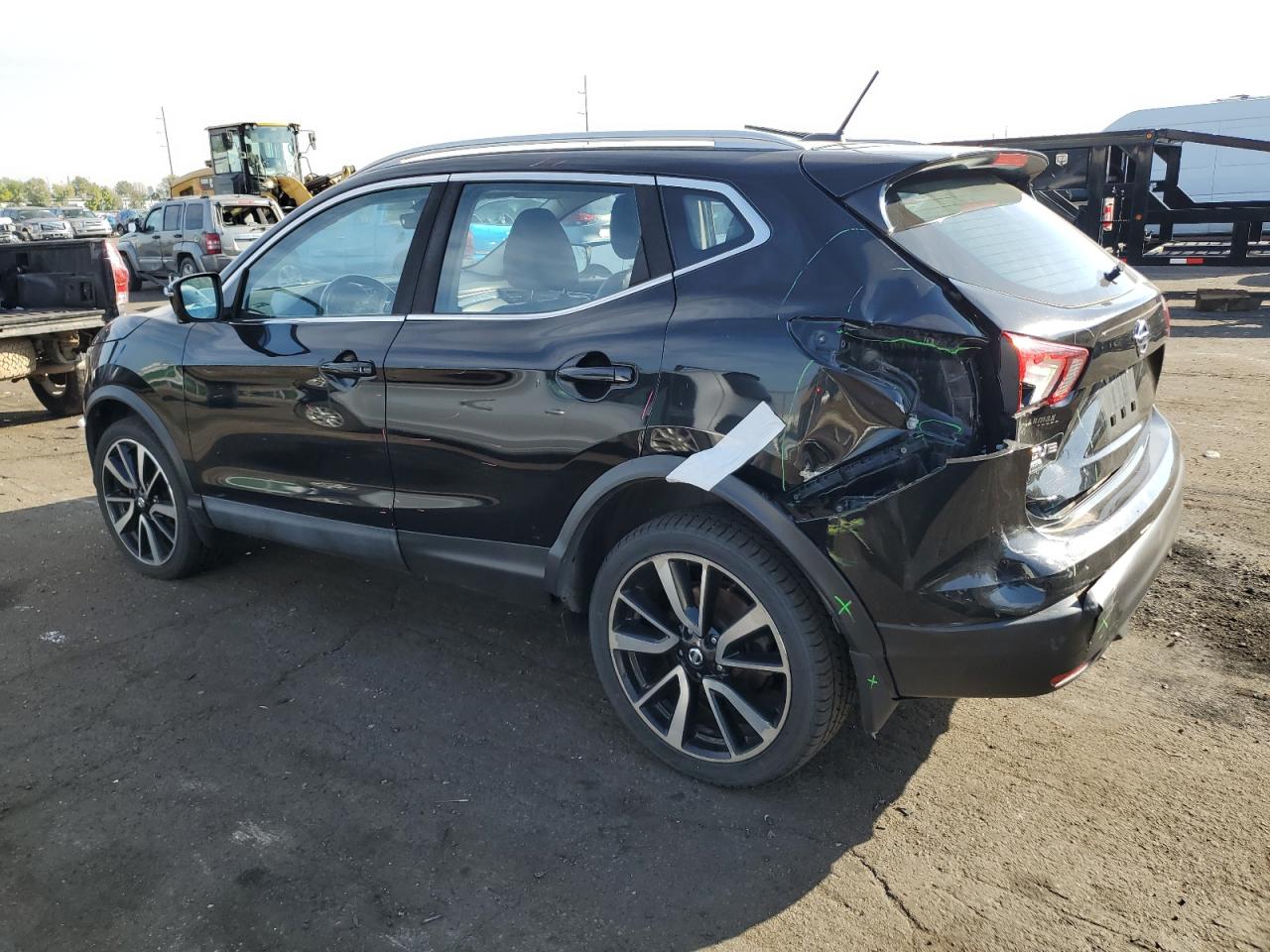 2017 Nissan Rogue - Image 2