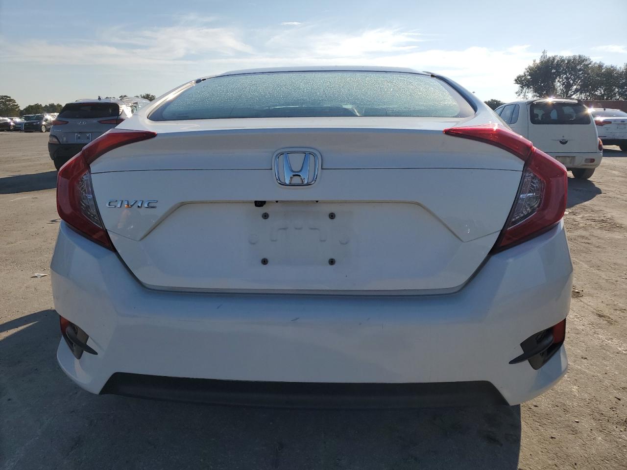 2HGFC2F56JH574651 2018 Honda Civic Lx