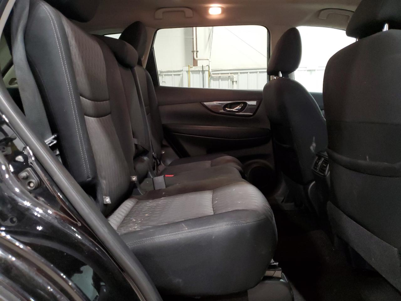 2017 Nissan Rogue - Image 11