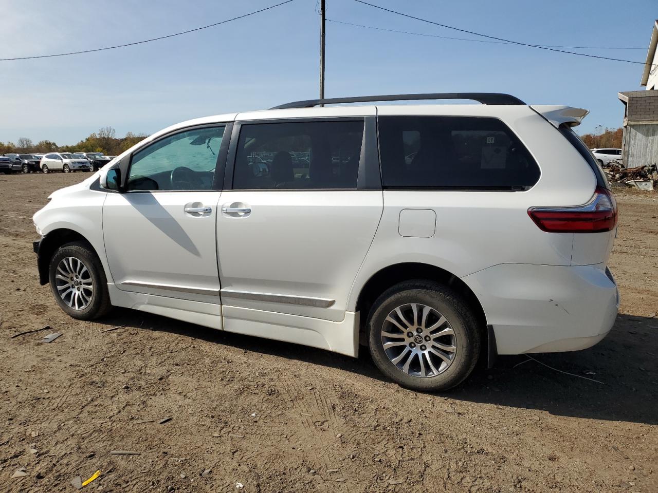 2020 Toyota Sienna - Image 2