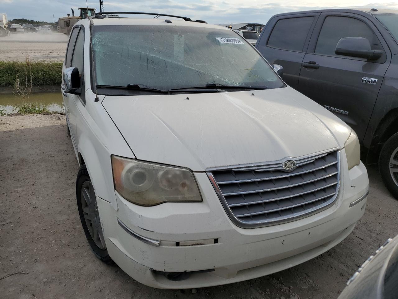 2008 Chrysler Town & Country - Image 5