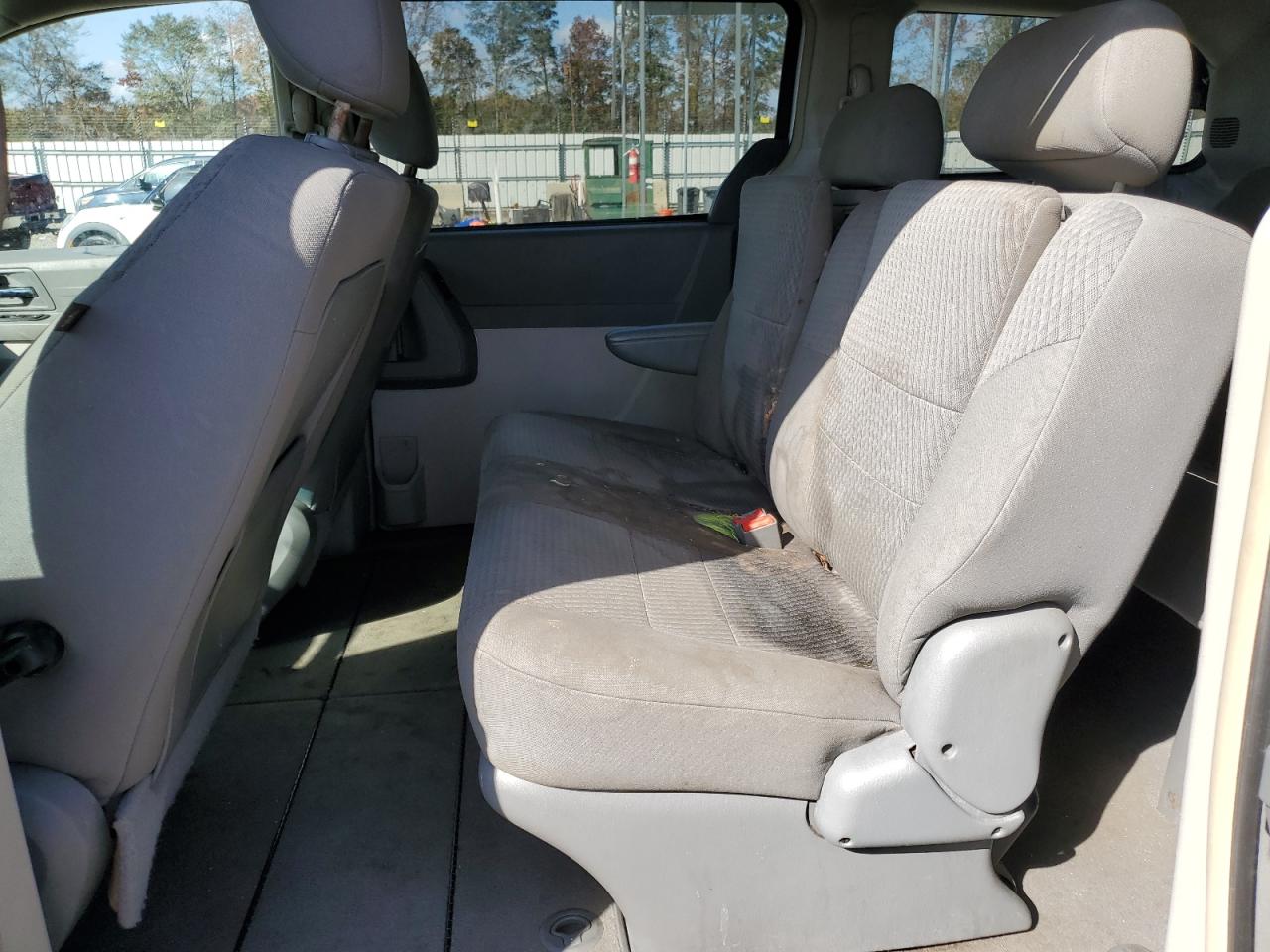 2008 Chrysler Town & Country - Image 11