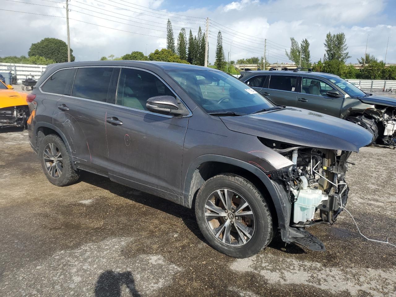 2018 Toyota Highlander Le VIN: 5TDZARFH6JS041348 Lot: 77119944