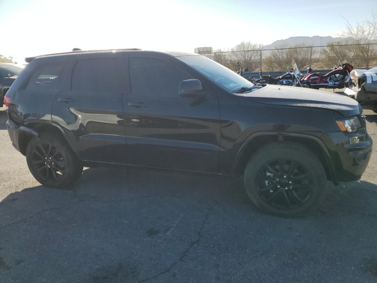 2018 Jeep Grand Cherokee - Image 4