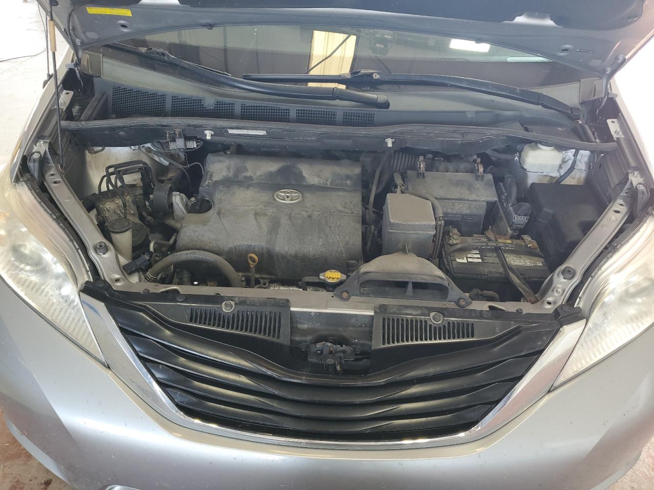 2011 Toyota Sienna - Image 13