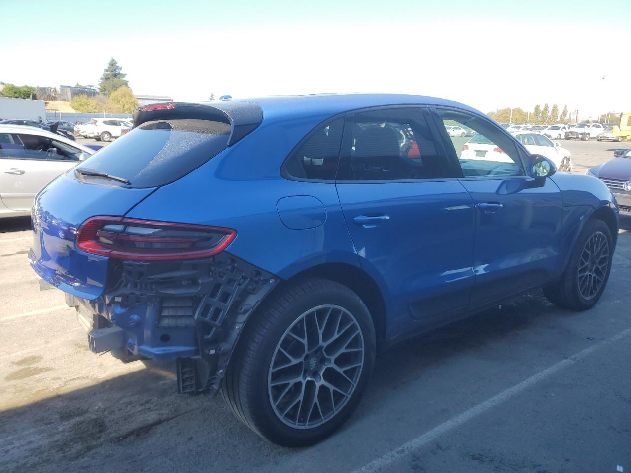 WP1AA2A57JLB02739 2018 Porsche Macan