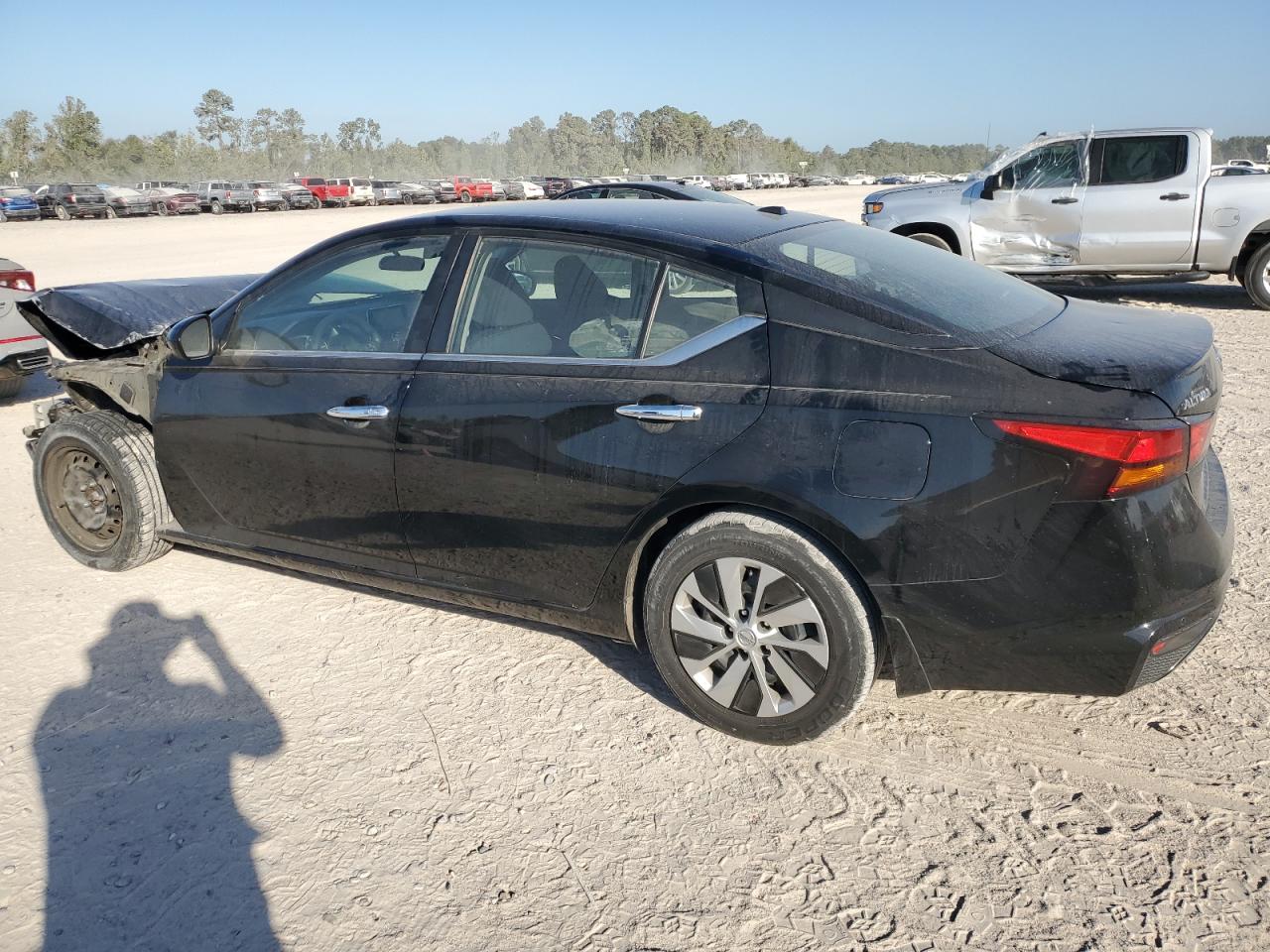 2020 Nissan Altima - Image 2