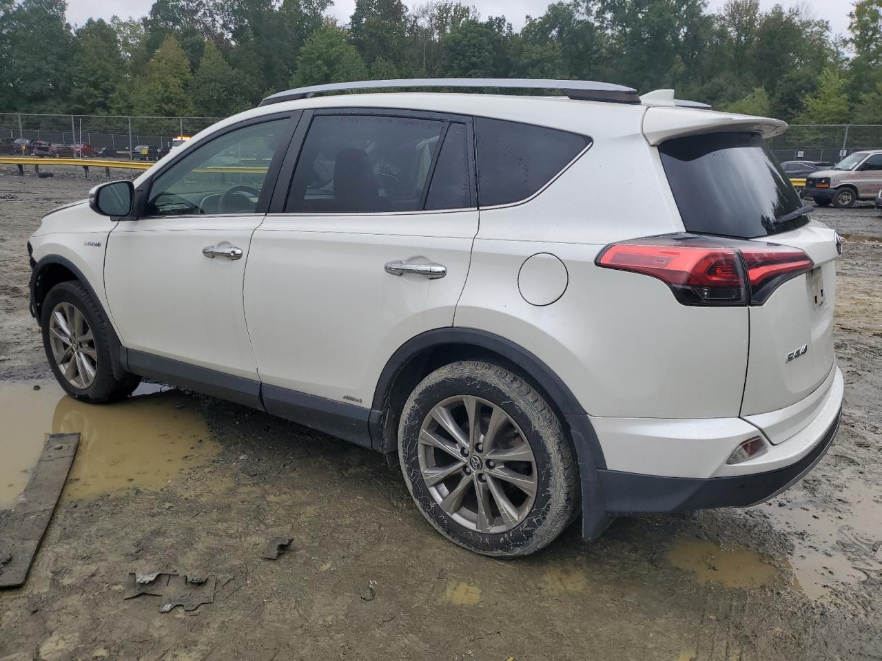 2018 Toyota RAV 4 - Image 2
