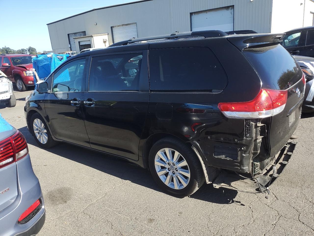 2011 Toyota Sienna - Image 2