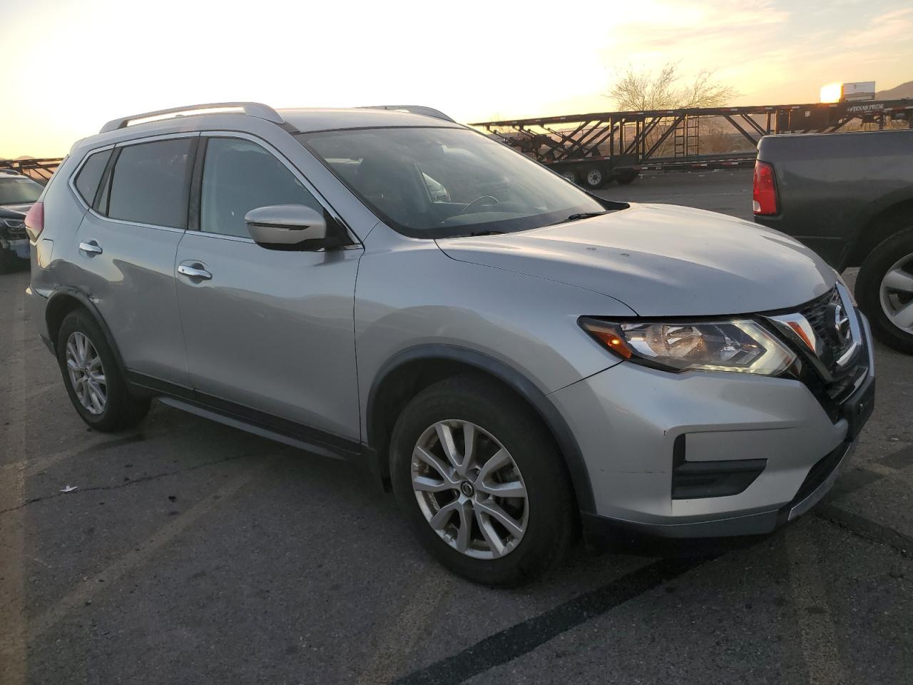 2017 Nissan Rogue - Image 4