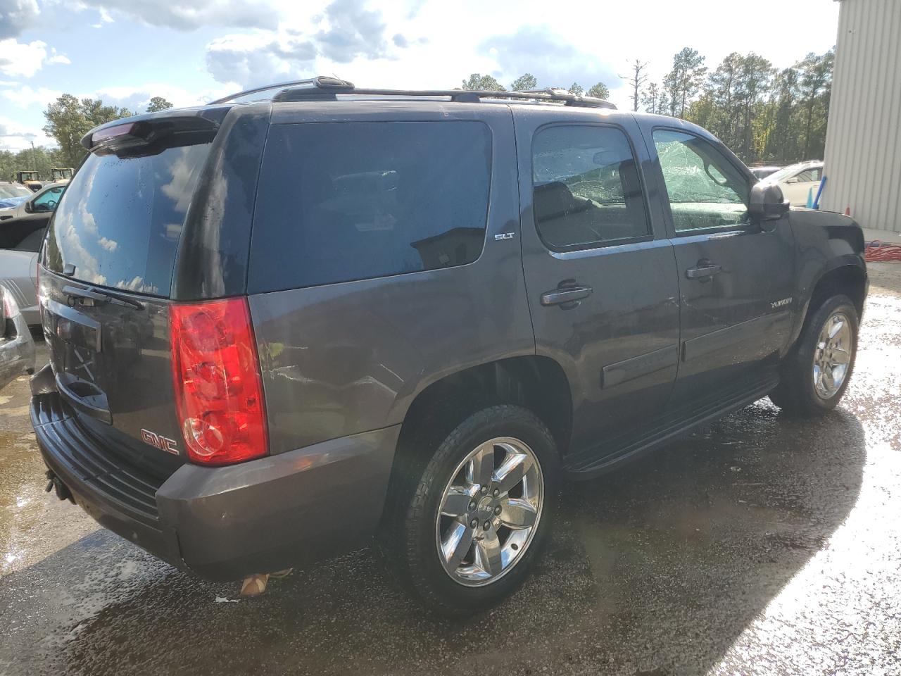 2010 GMC Yukon - Image 3