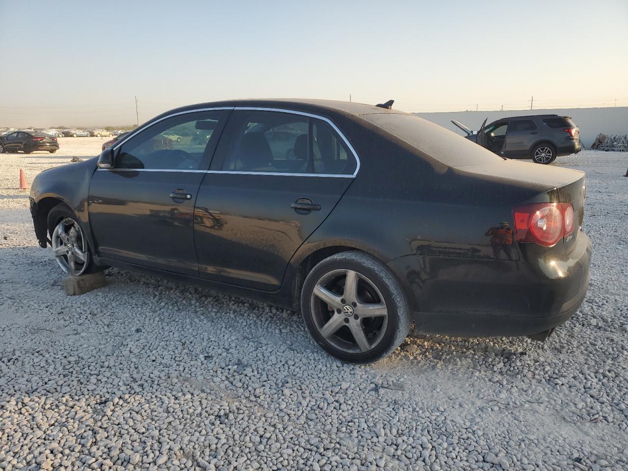2009 Volkswagen Jetta - Image 2