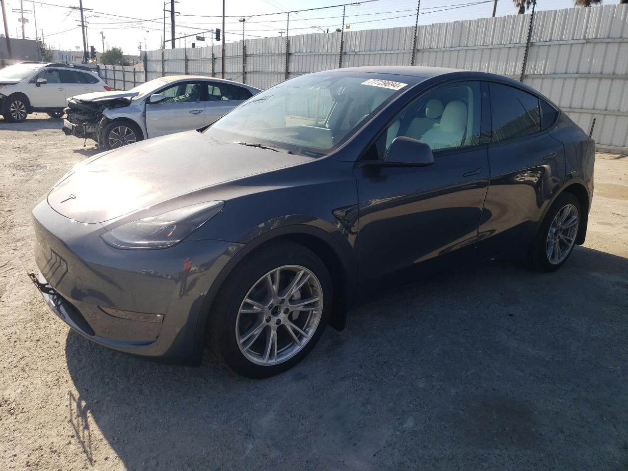 VIN 7SAYGDEE7NF544744 2022 TESLA MODEL Y no.1