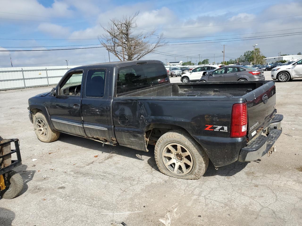 2005 GMC Sierra - Image 2