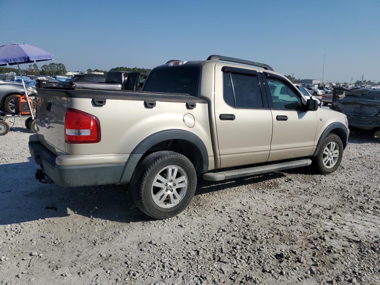 2007 Ford Explorer Sport Trac Xlt VIN: 1FMEU31817UA56446 Lot: 75733894