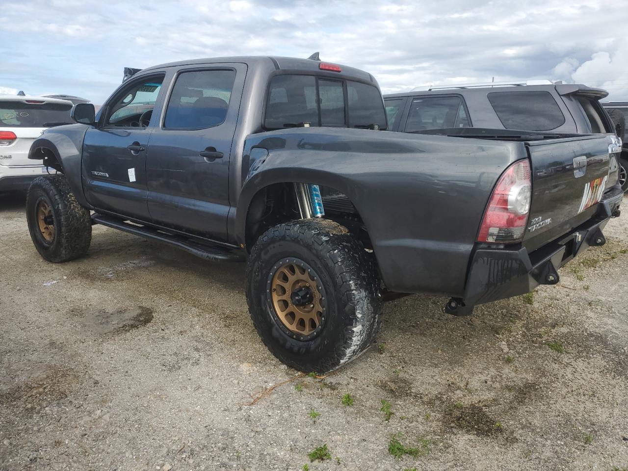 2015 Toyota Tacoma - Image 2
