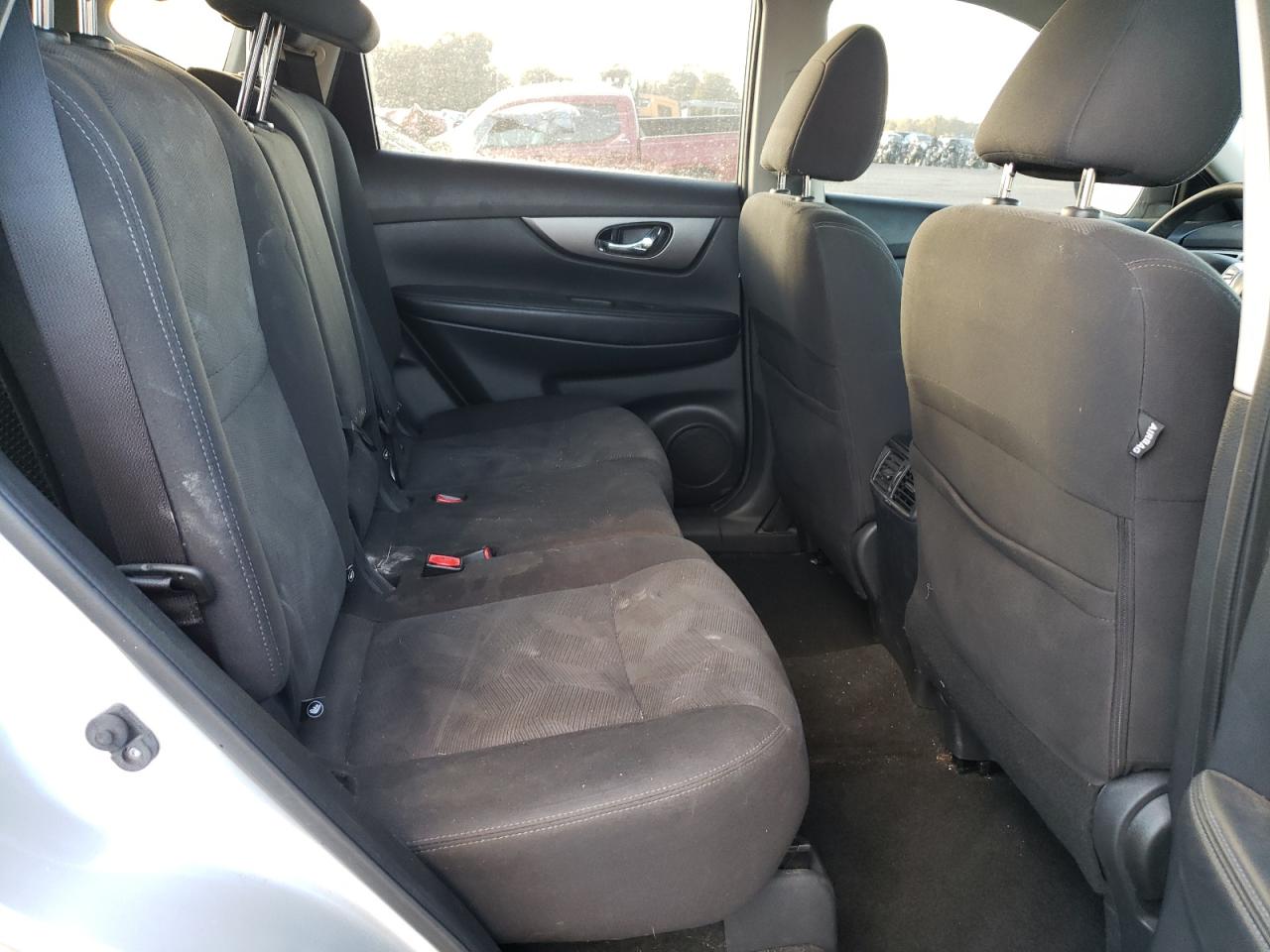 2016 Nissan Rogue - Image 11