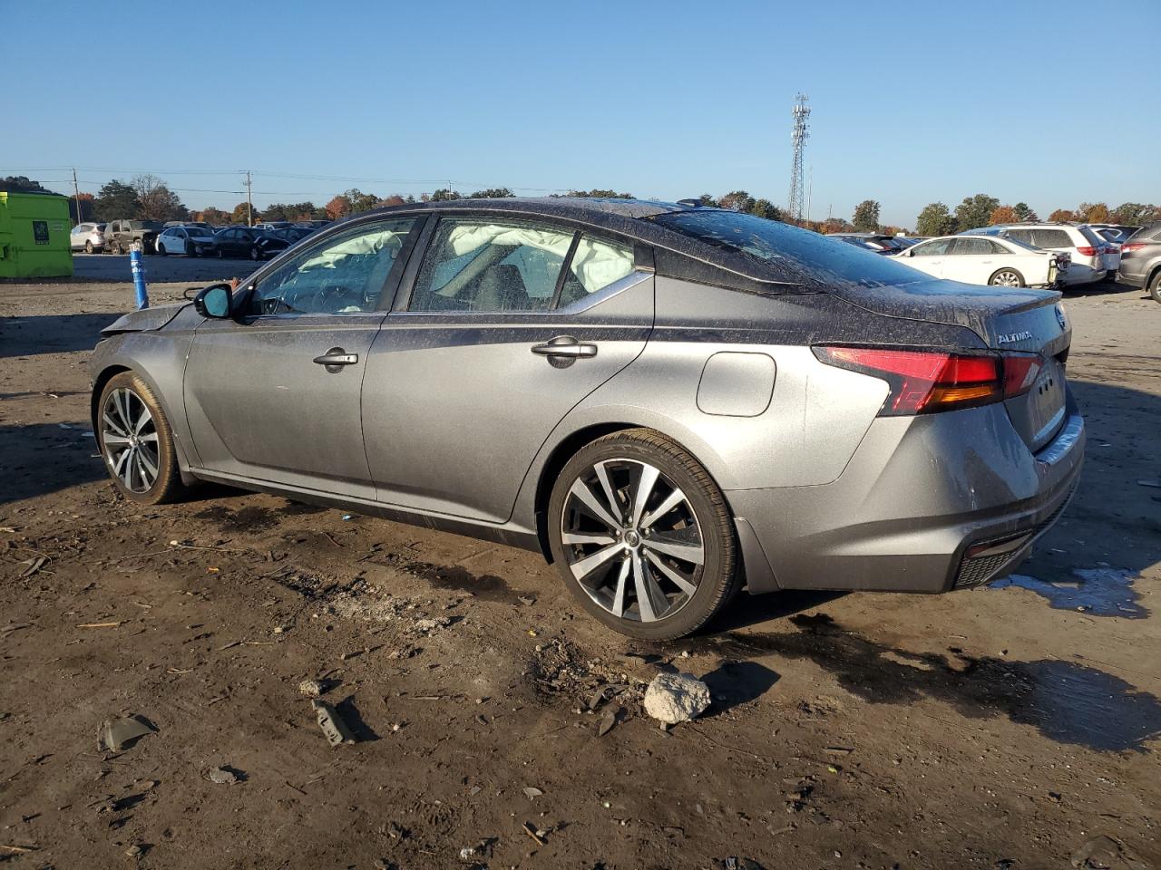 2019 Nissan Altima - Image 2
