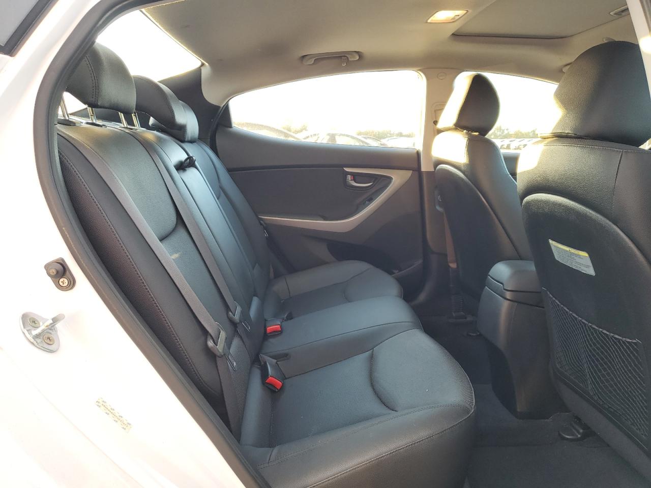 2015 Hyundai Elantra - Image 10