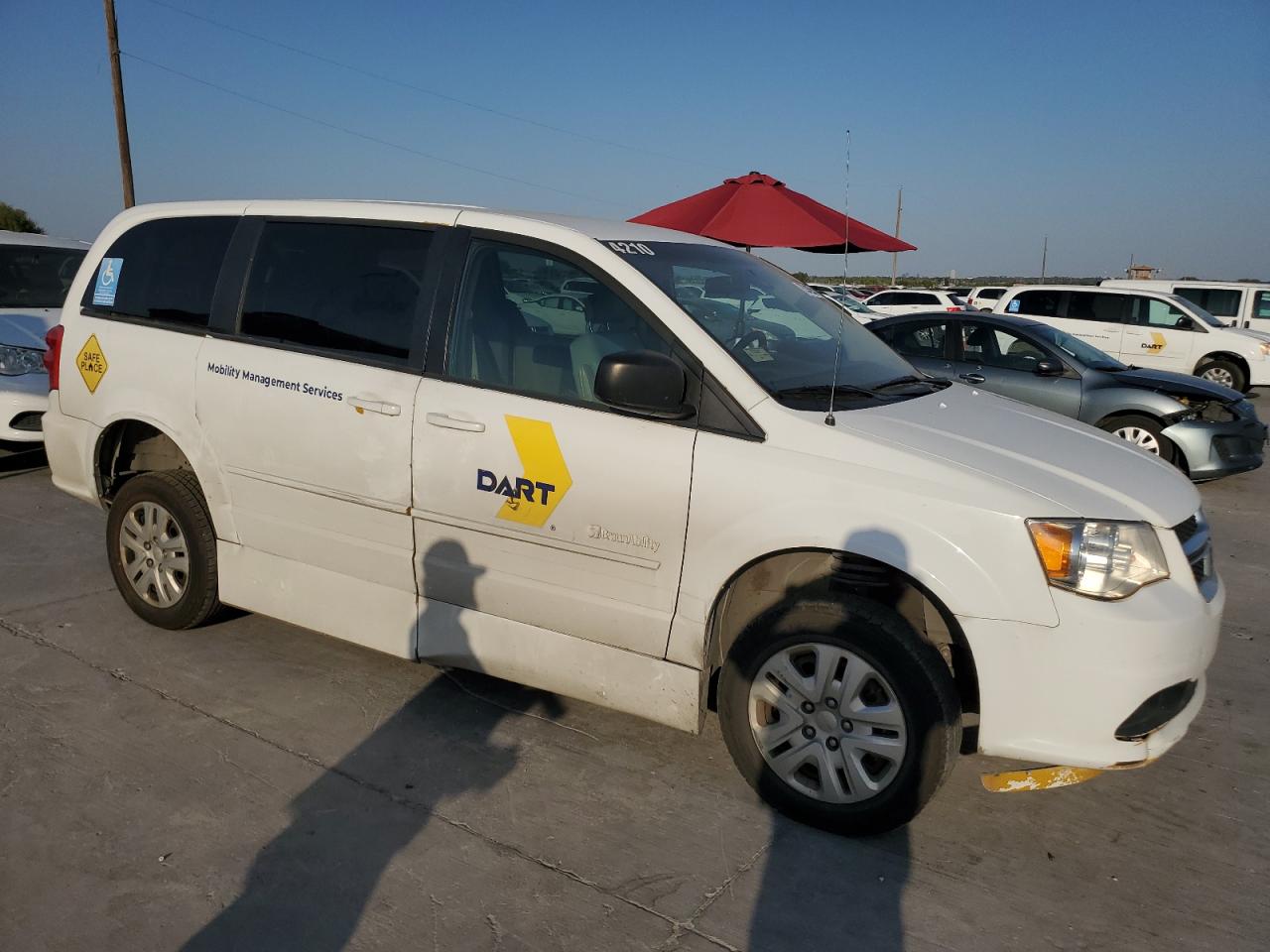 2017 Dodge Caravan - Image 4