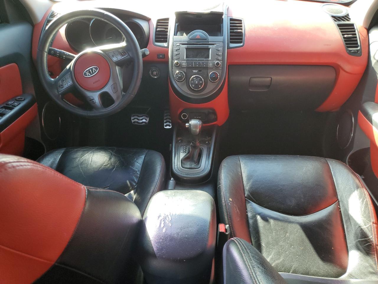 KNDJT2A22B7281381 2011 Kia Soul +