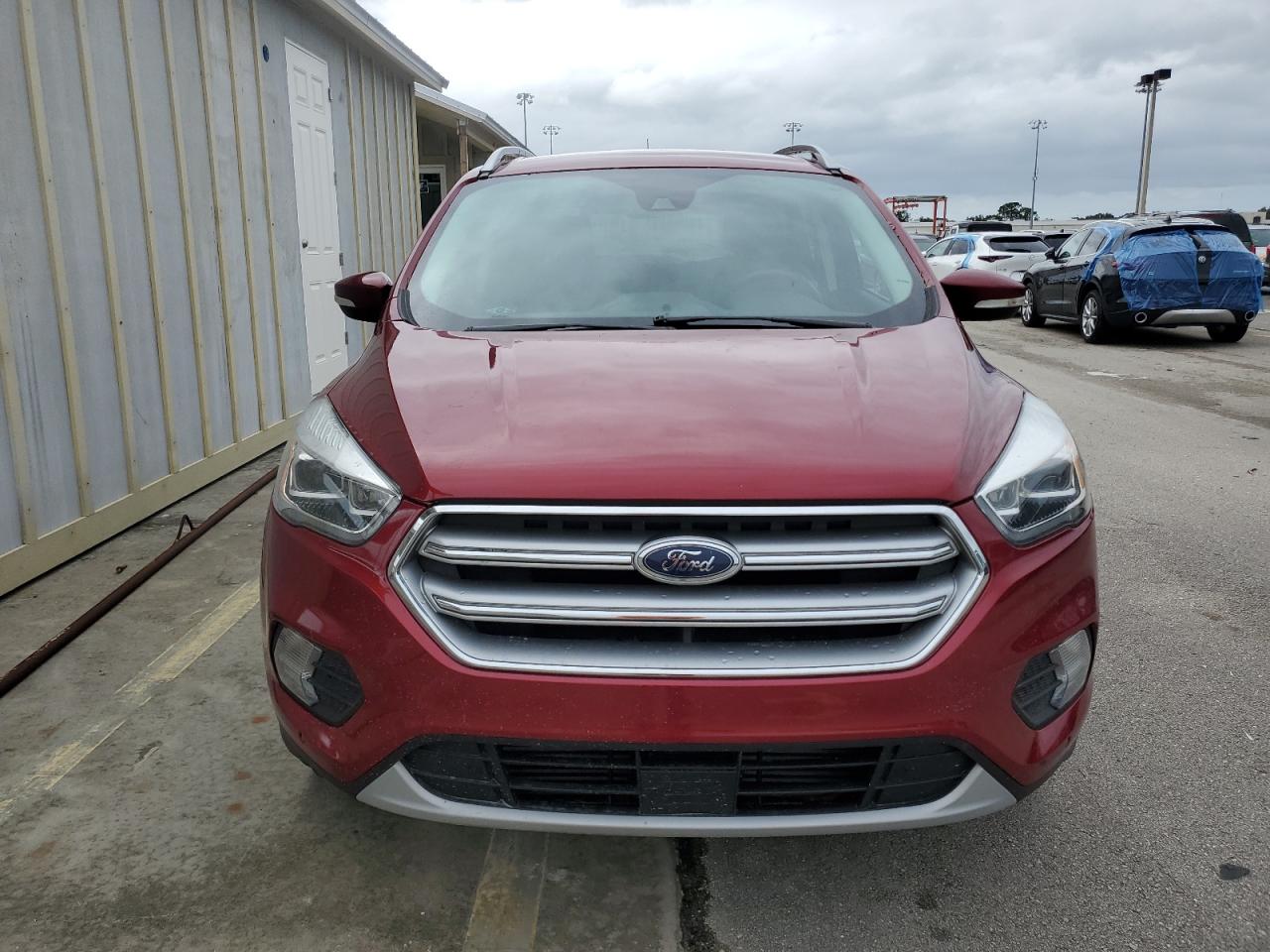 1FMCU0J93HUA75953 2017 Ford Escape Titanium