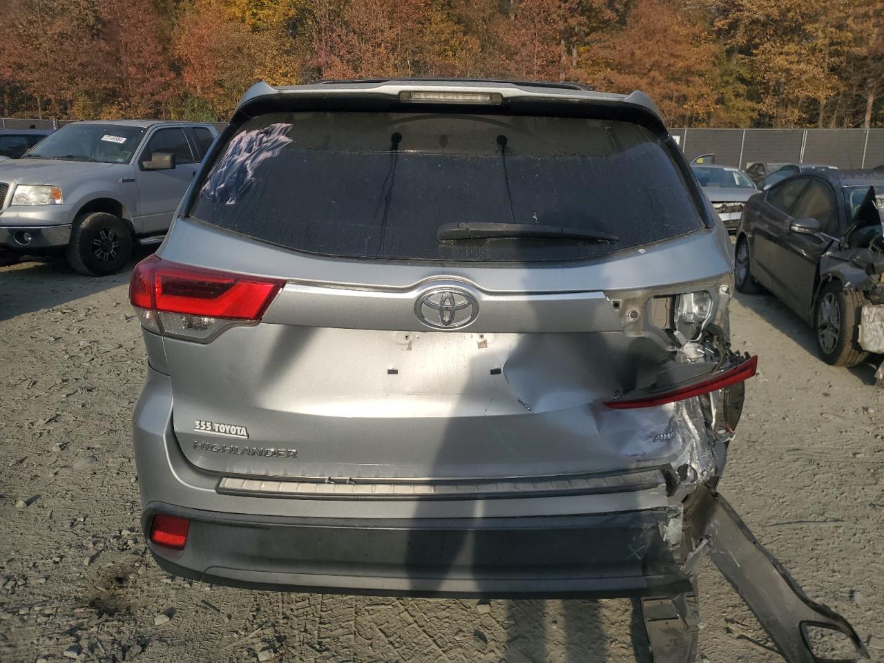 2017 Toyota Highlander - Image 6