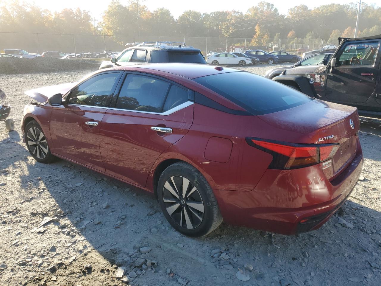 2020 Nissan Altima - Image 2