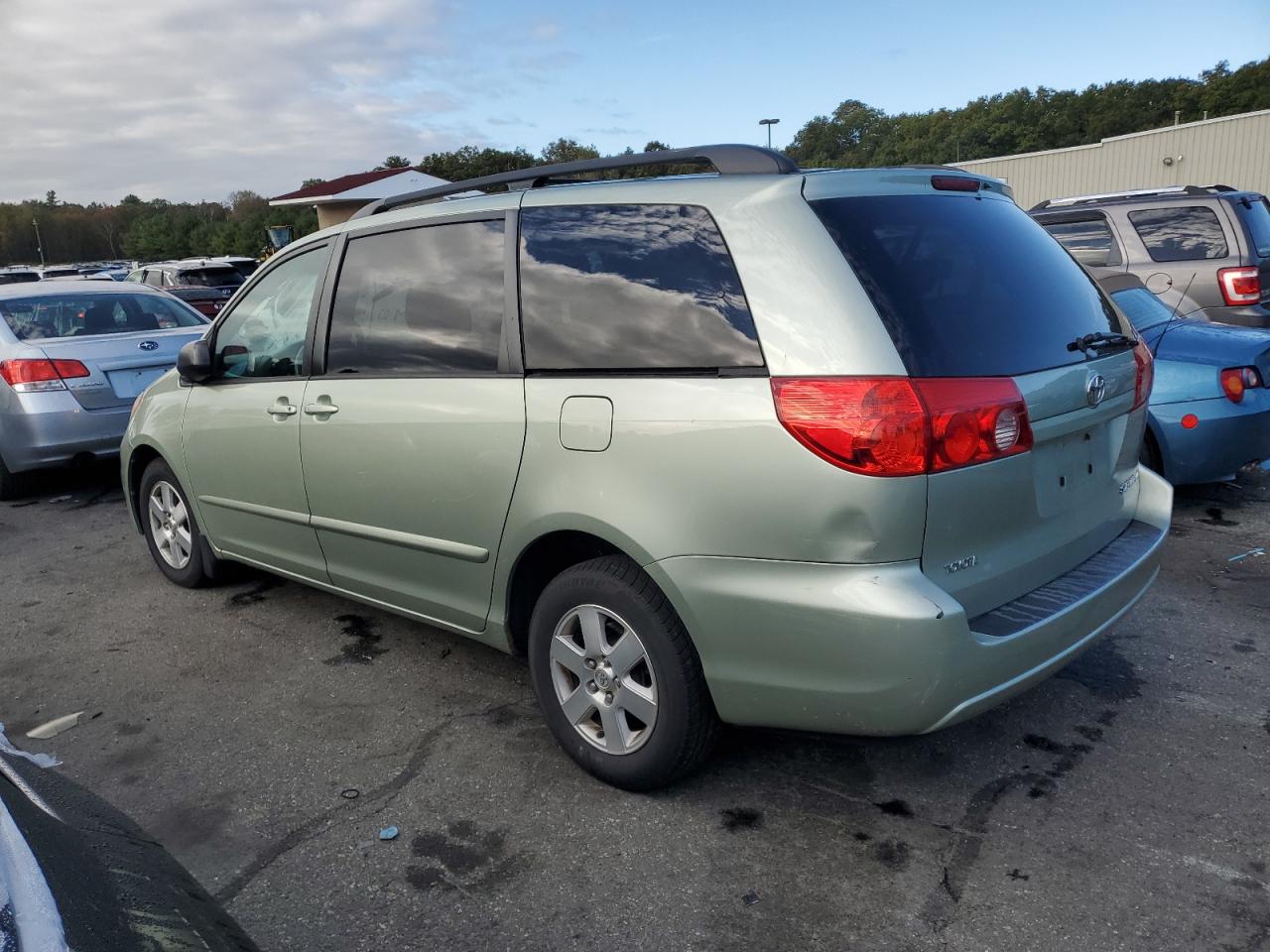 2010 Toyota Sienna - Image 2