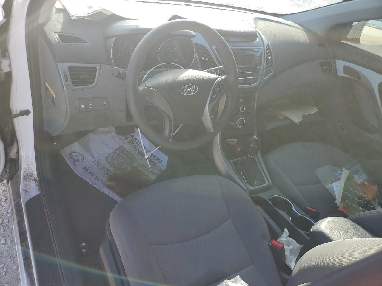 2016 Hyundai Elantra - Image 8