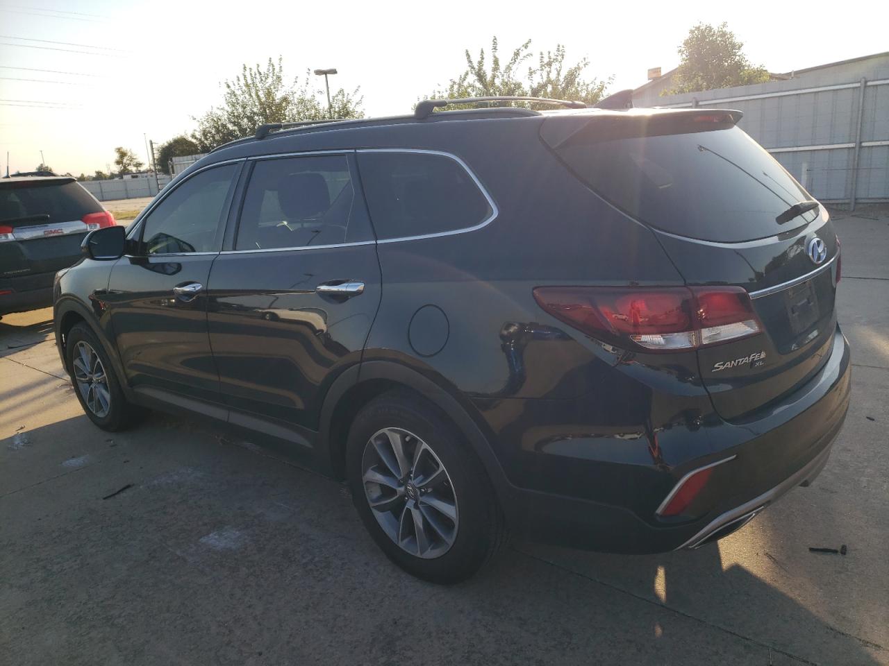 2019 Hyundai Santa Fe - Image 2