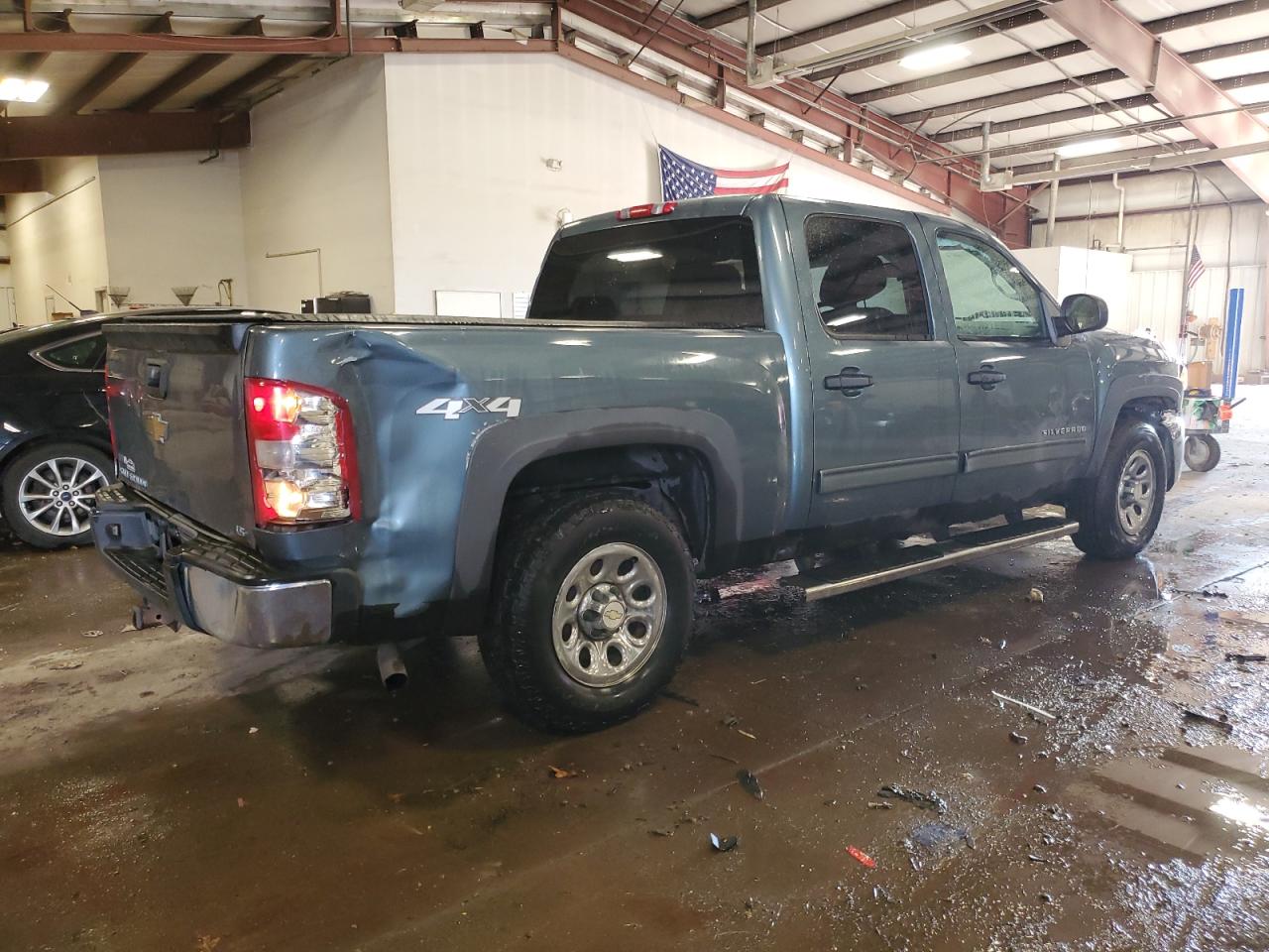 2010 Chevrolet Silverado - Image 3
