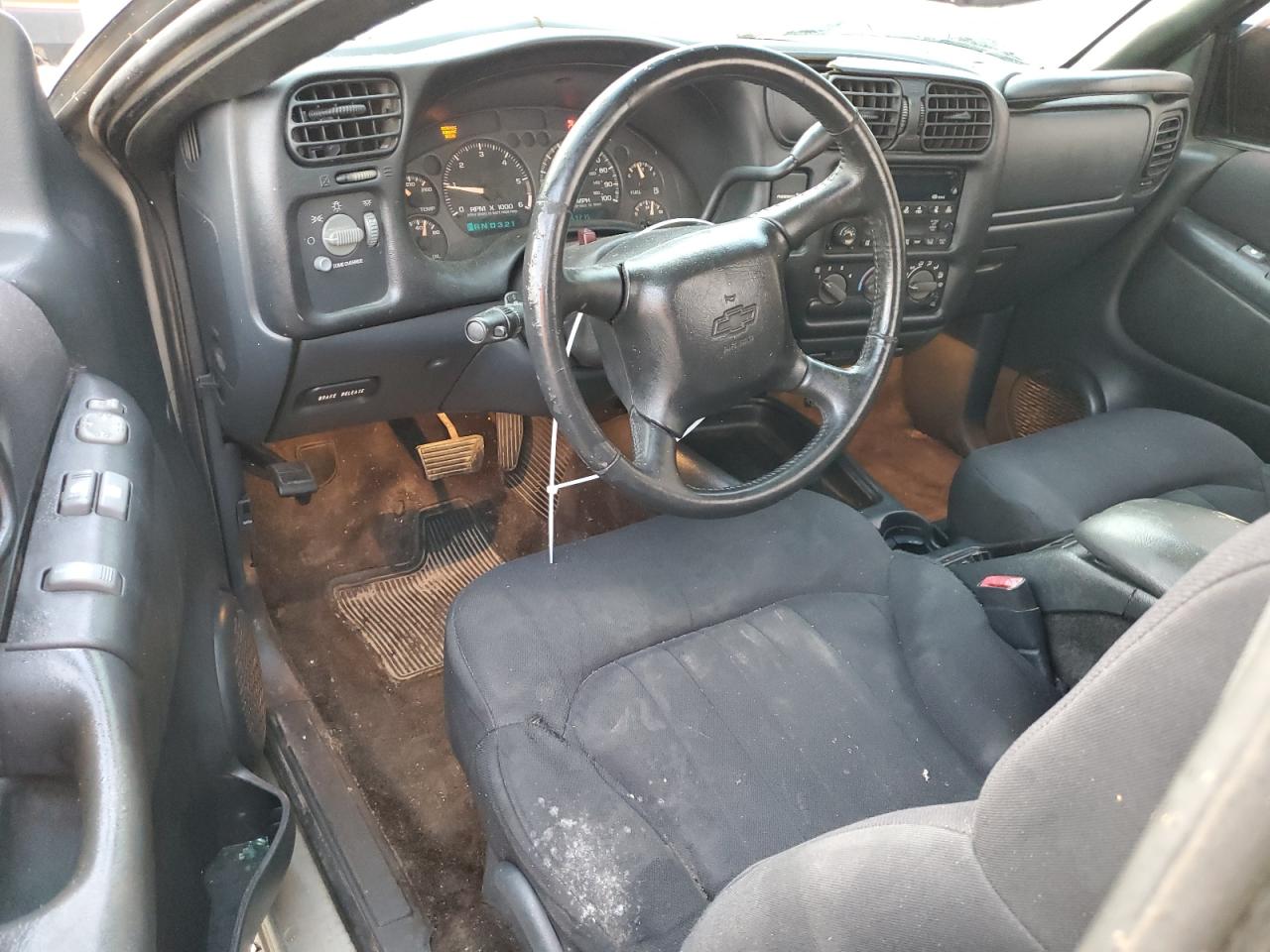 2003 Chevrolet S-10 Pickup - Image 8