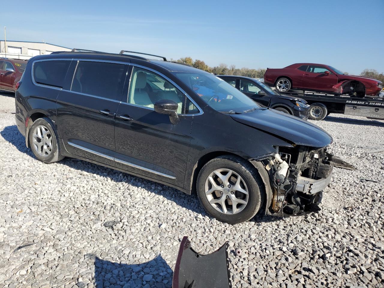 2017 Chrysler Pacifica - Image 4