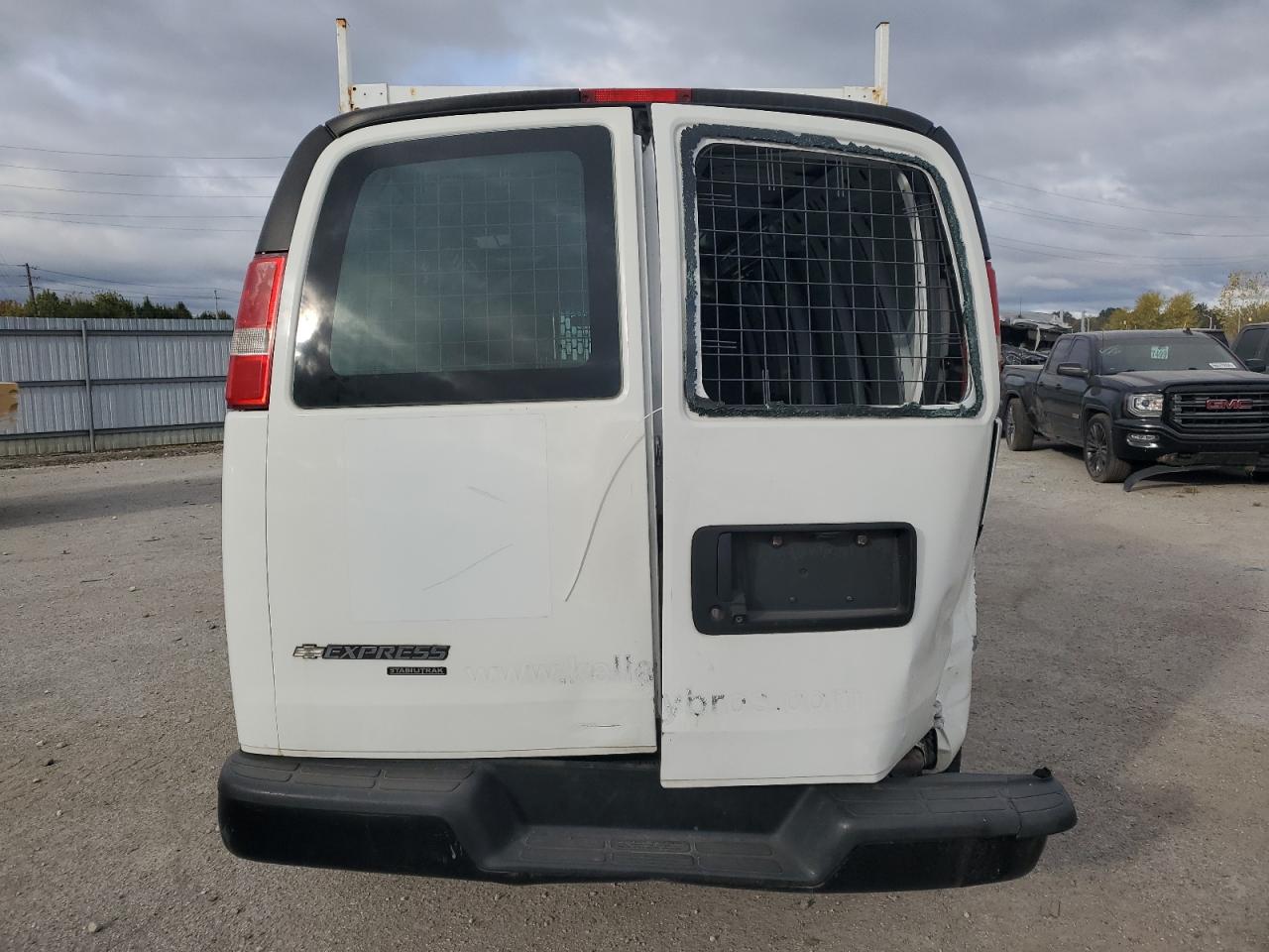 1GCWGBFF3G1137452 2016 Chevrolet Express G2500