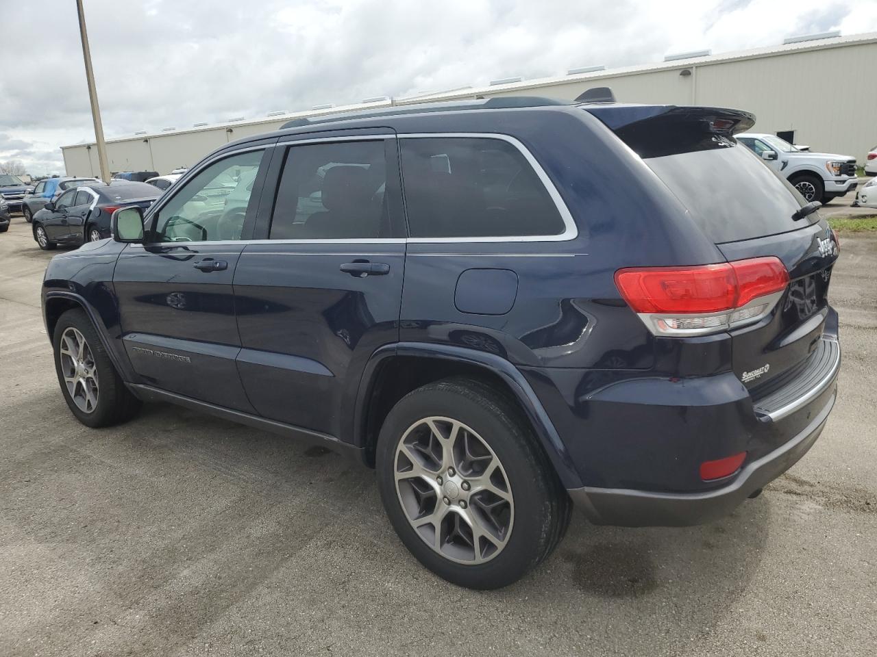 1C4RJEBG4JC369942 2018 JEEP GRAND CHEROKEE - Image 2