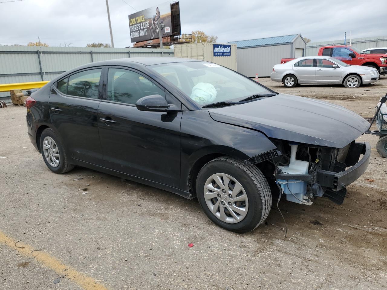 2019 Hyundai Elantra - Image 4