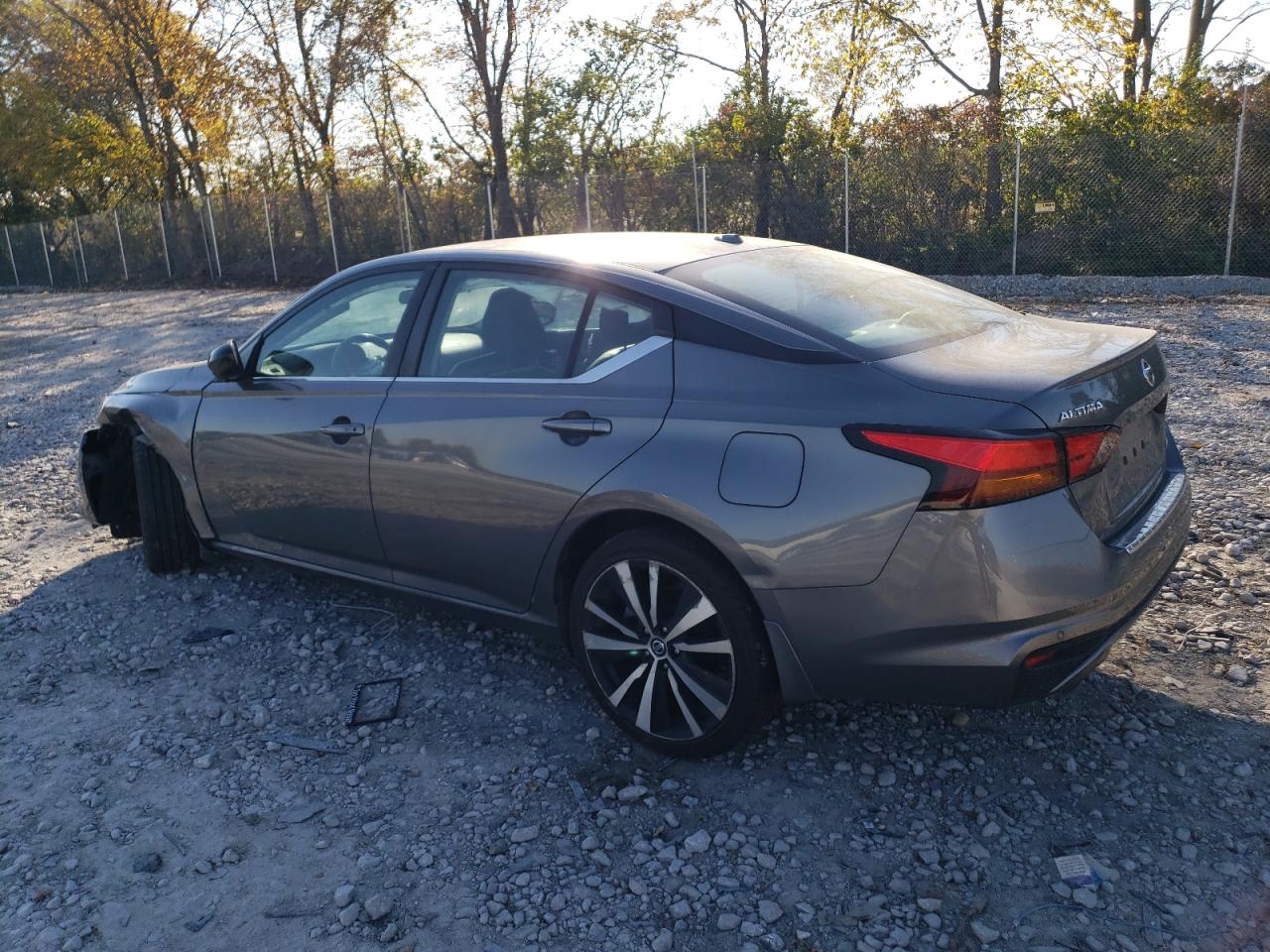 2020 Nissan Altima - Image 2