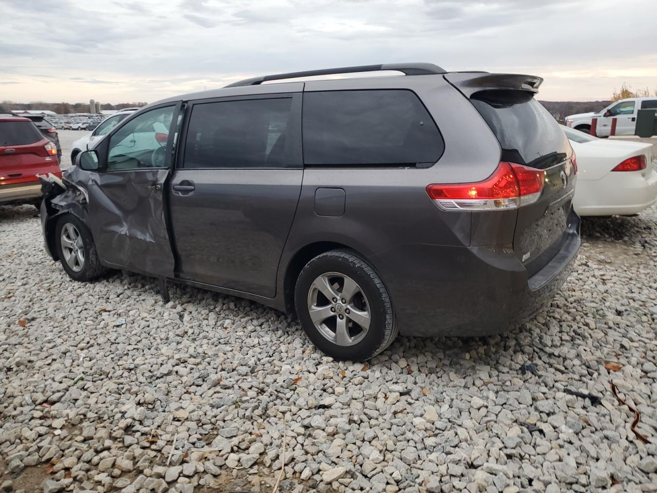 2012 Toyota Sienna - Image 2