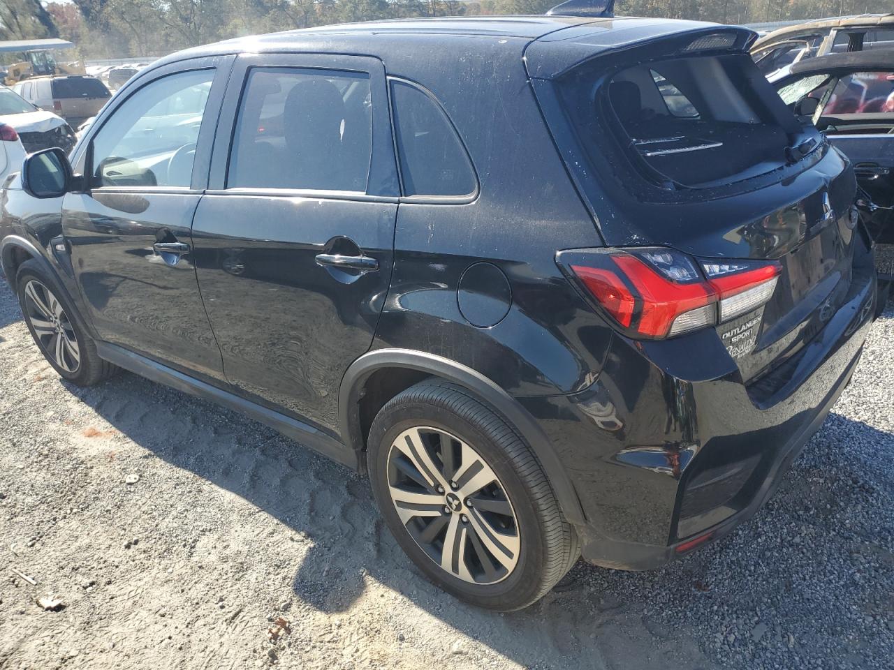 2020 Mitsubishi Outlander - Image 2
