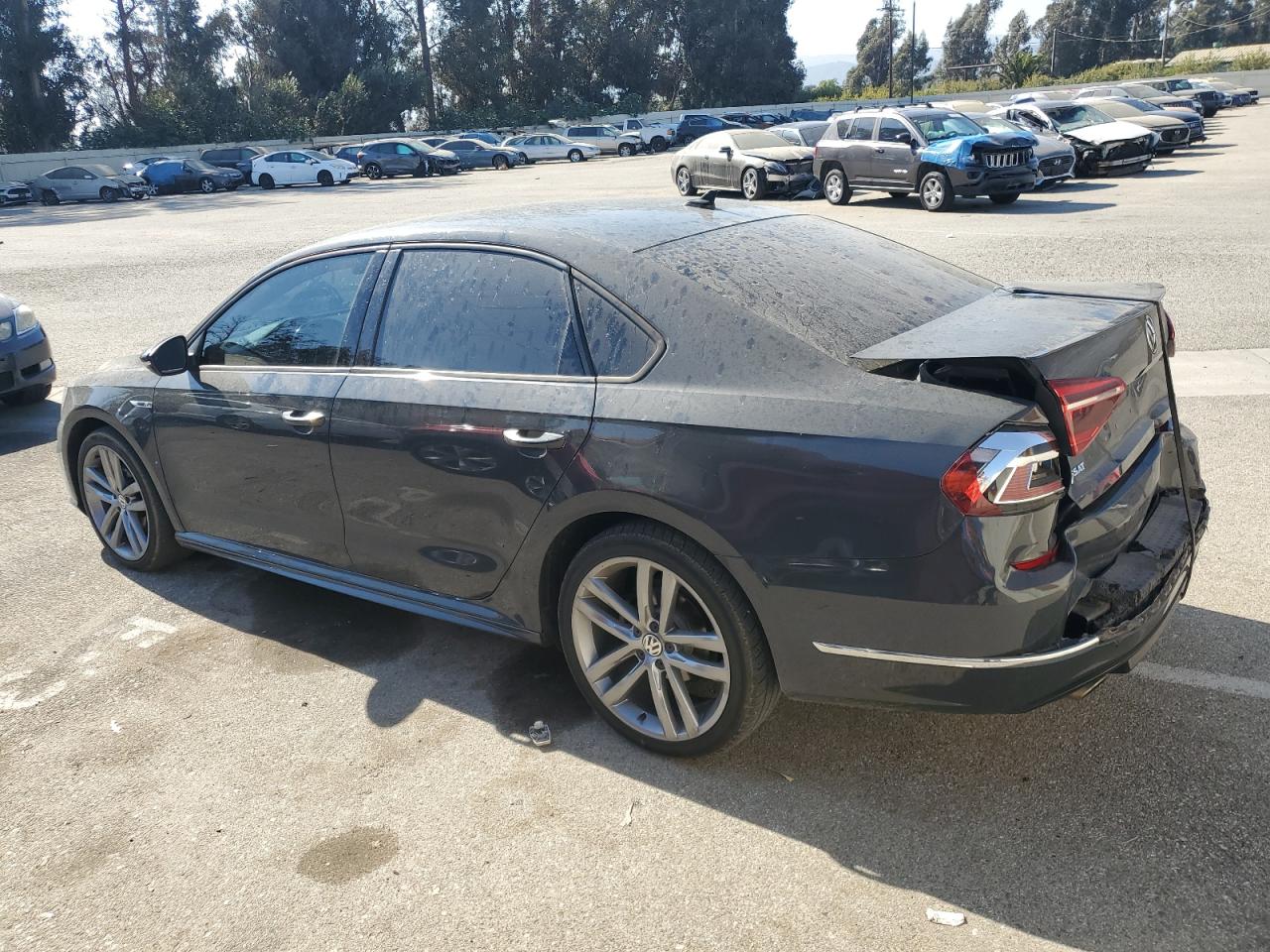 2018 Volkswagen Passat - Image 2